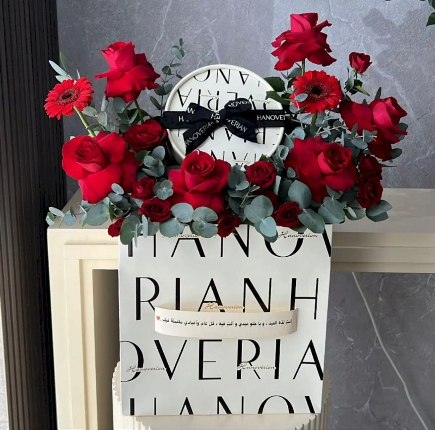 بكس الورد الأحمر مع الحلا من هنفوريان