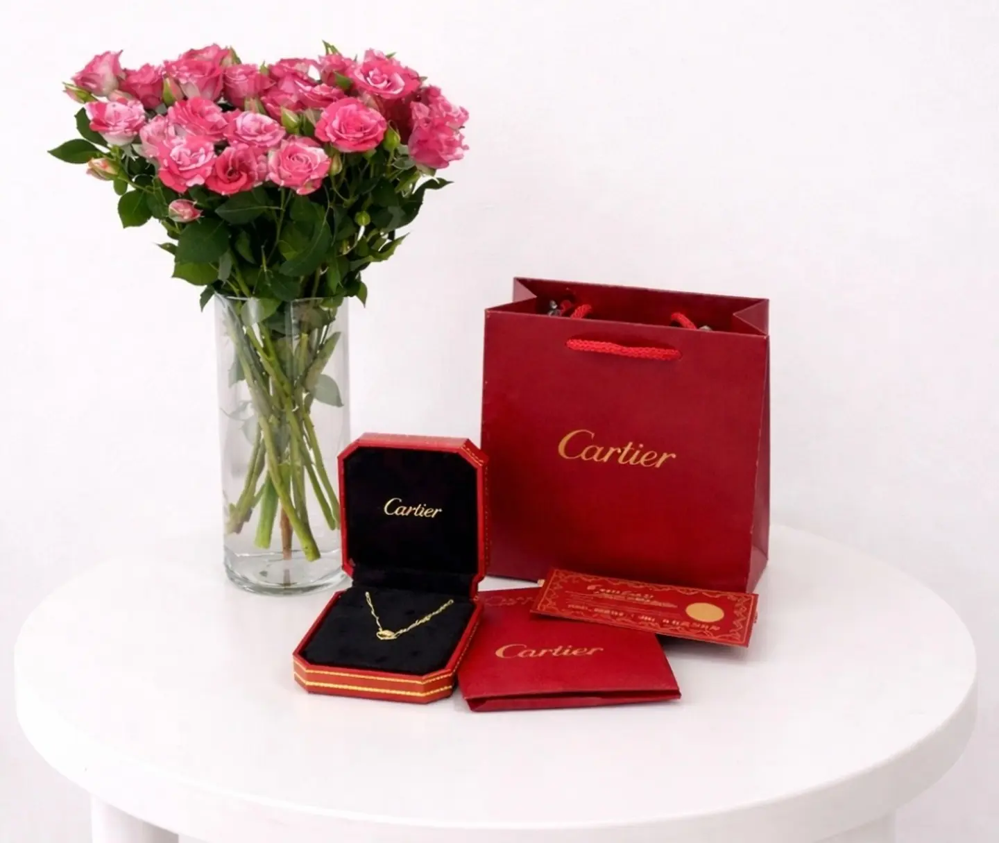 سلسال كارتير مع باقة جوري احمر وكرت مجاني