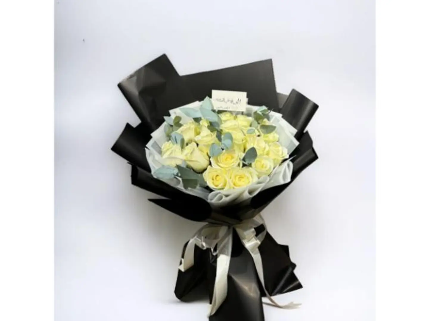 باقة الجوري بأناقة الأوراق