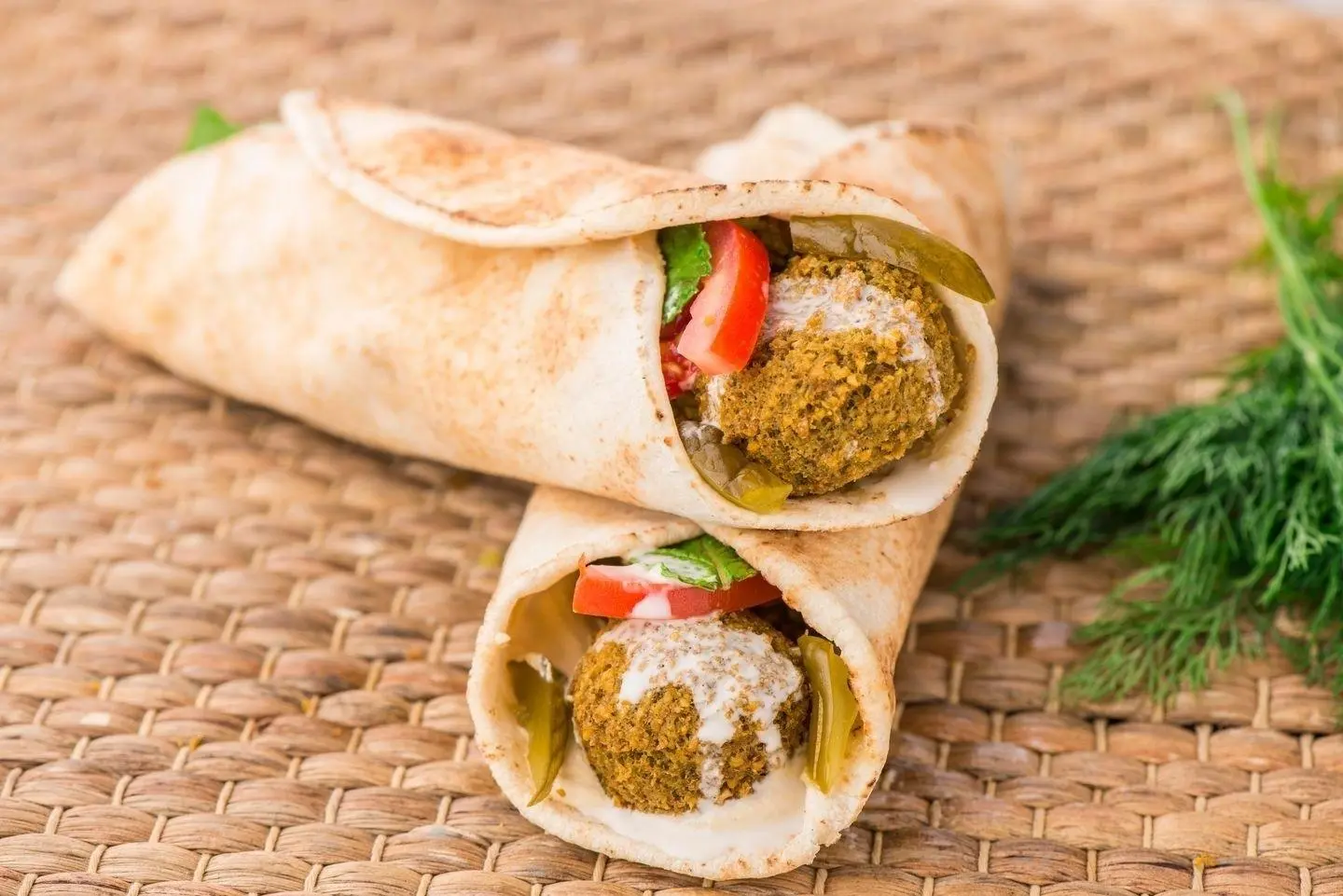 ساندوتش فلافل حمص
