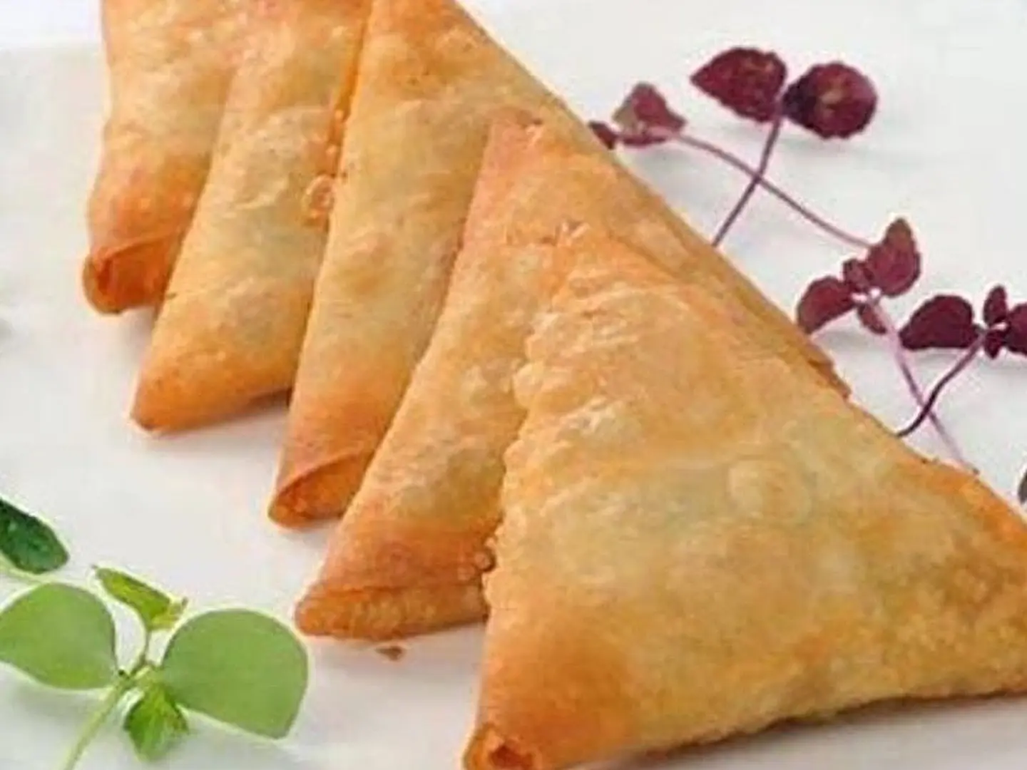 ثلاث قطع سمبوسة