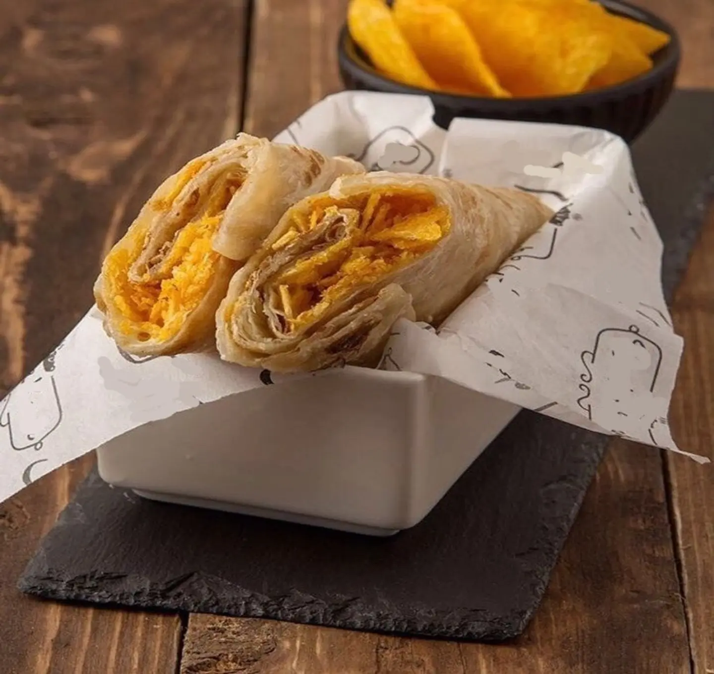 Cheese Chapati With Lays Chips