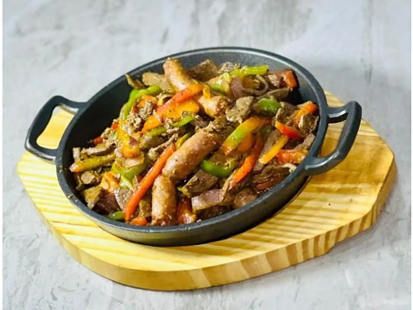 Mahrosa Platter With Liver And Sausage