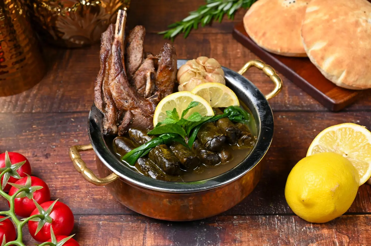 ورق عنب مع ريش الغنم