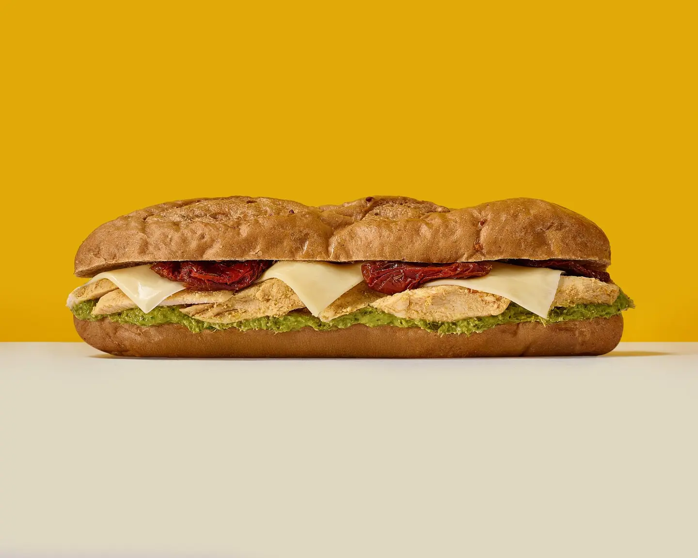 ساندوتش دجاج بيستو