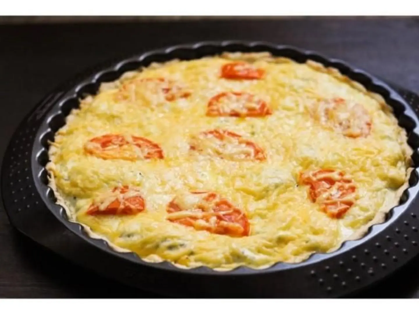 فطيرة جبنة شيدربالطماطم