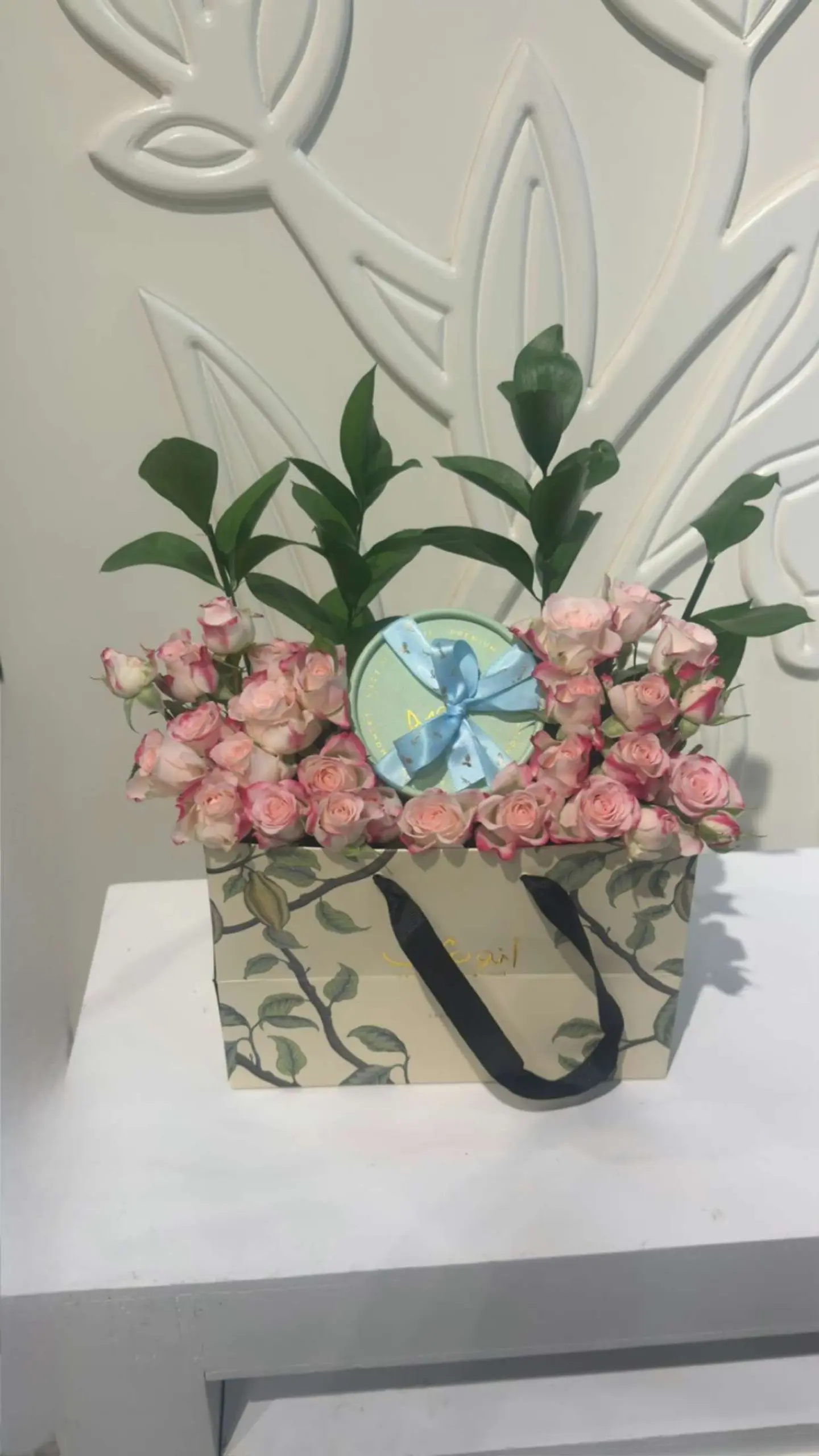 Chocolate With Luxurious Natural Roses