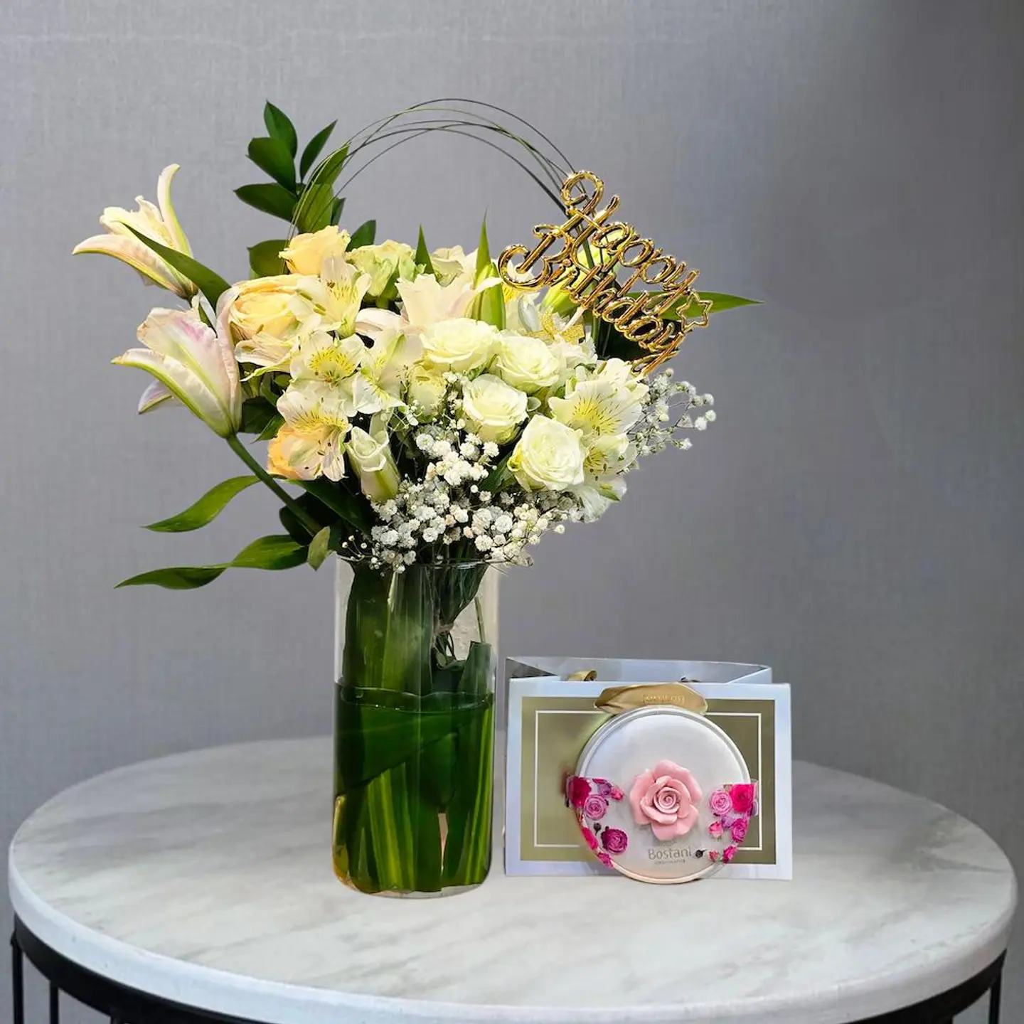 فازة رفاء مع بستاني