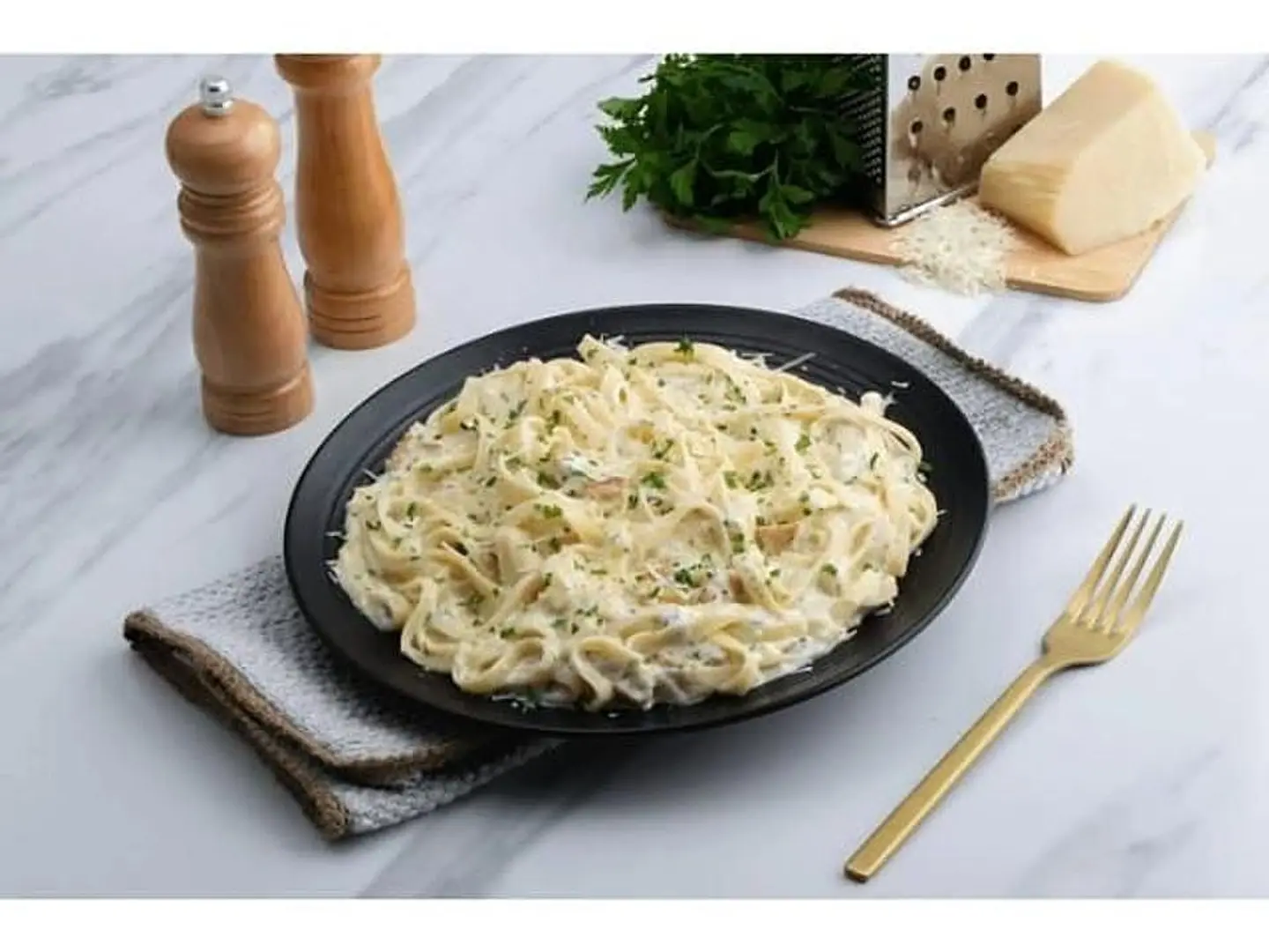 Fettuccine Alfredo White Sauce
