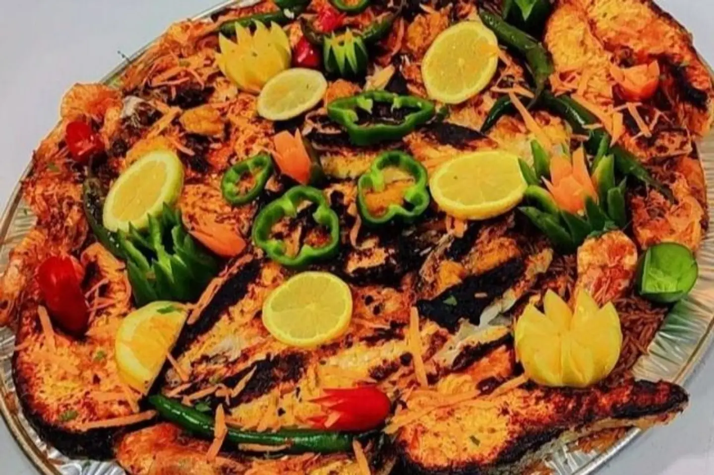 Family Gathering Tray Is Enough For 7 People
