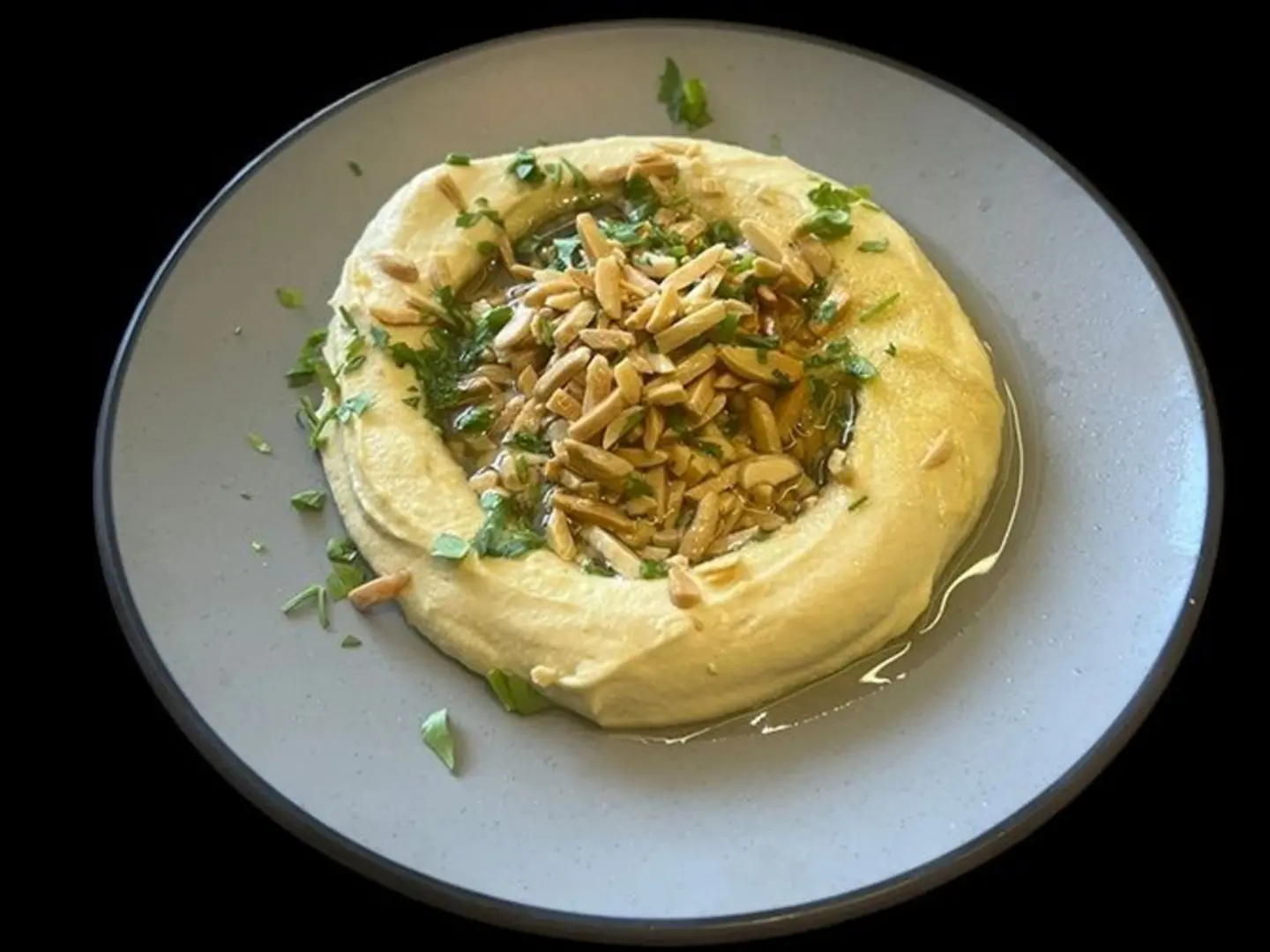 حمص بالسمن النباتي والمكسرات