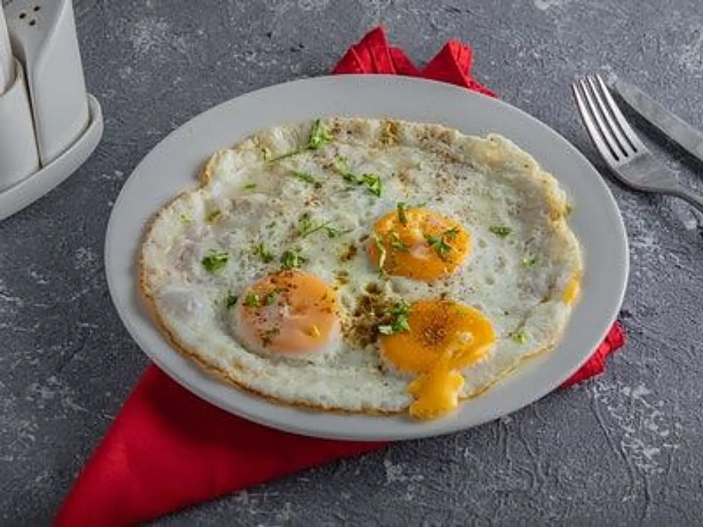 بيض عيون مقلي