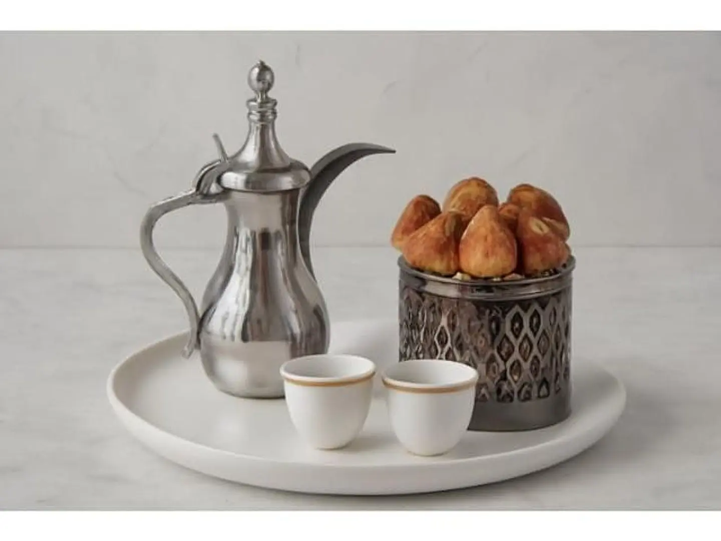 قهوة سعودية فاخرة 1 لتر مع تمر