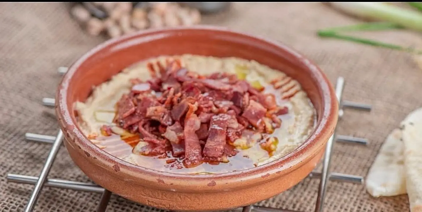 حمص بالبسطرمة