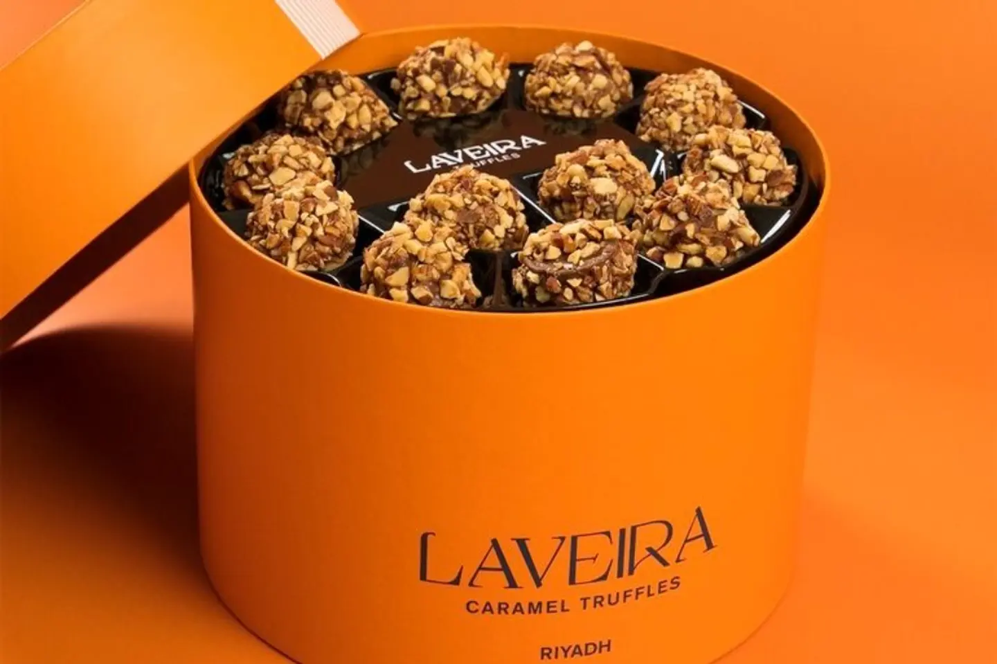 لافيرا ترافيل