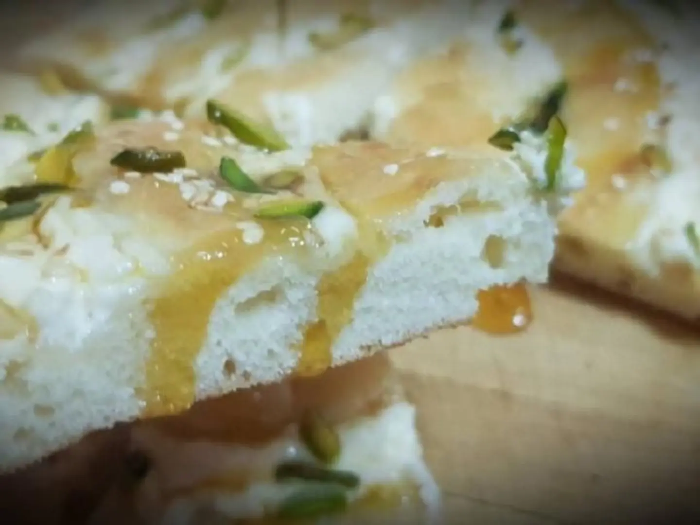 فطيرة قشطة مع عسل