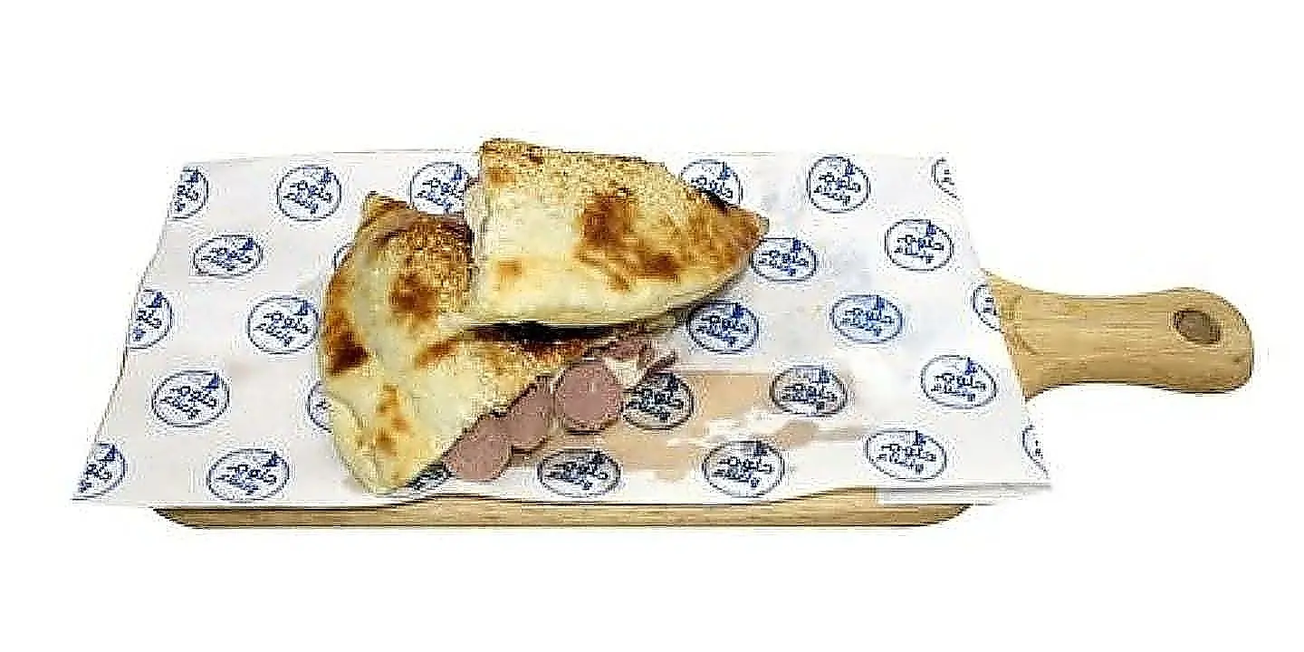 نقانق مع الجبن