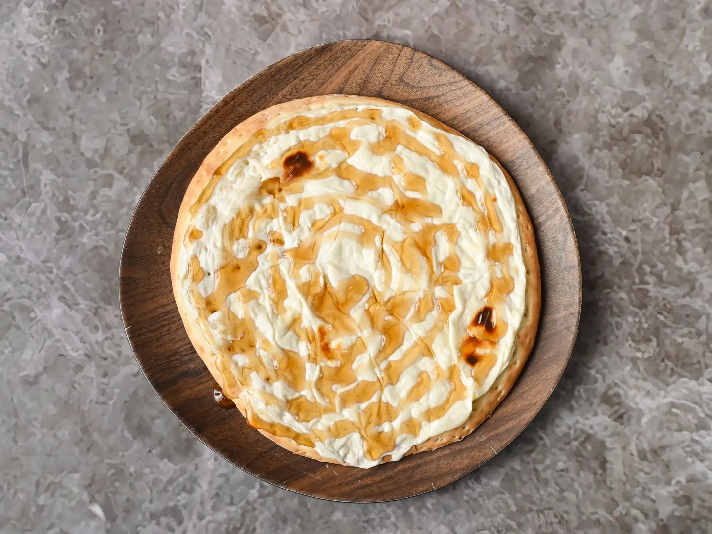 لبنة مع العسل