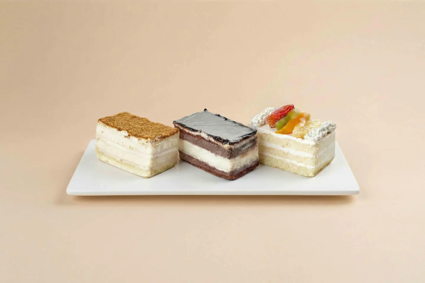 Cake Pieces Lotus + Fruits + Chocolate