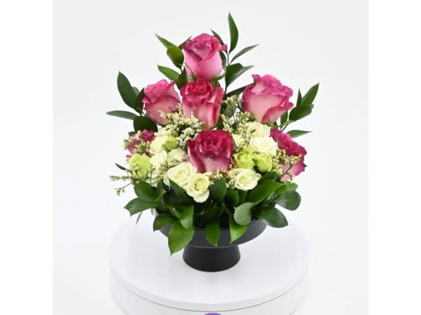 تنسيق ورد جوري مع فازه ملكي