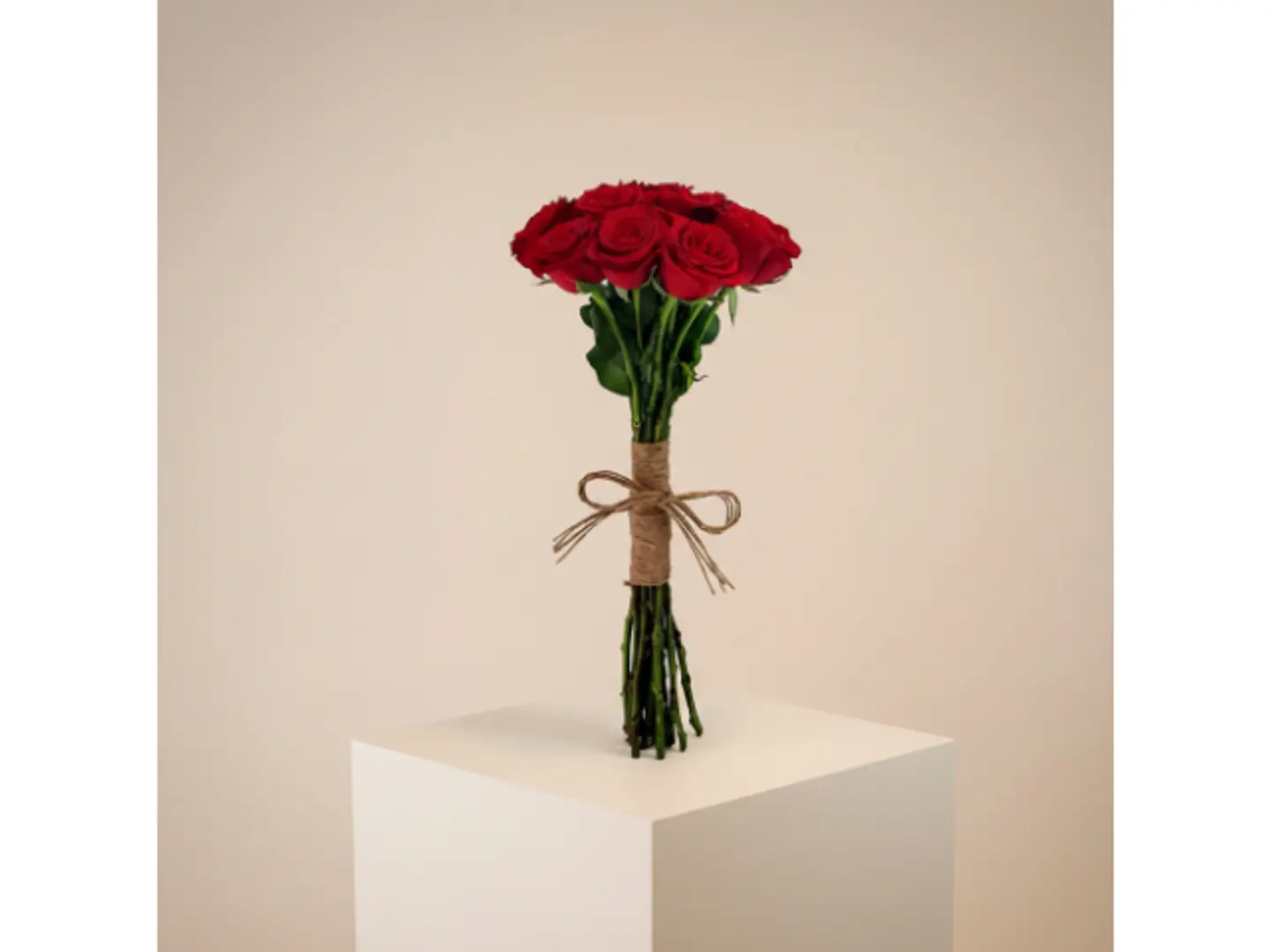 باقة جوري بشريط خيش 10 ورد