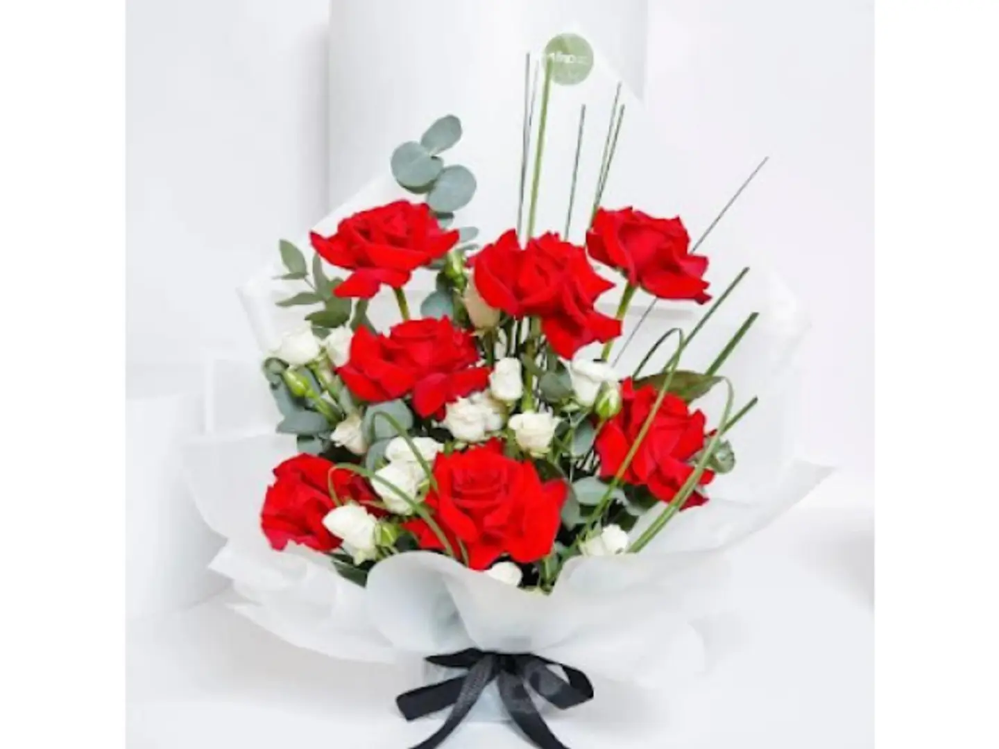 باقة ورود حمراء بسيطة