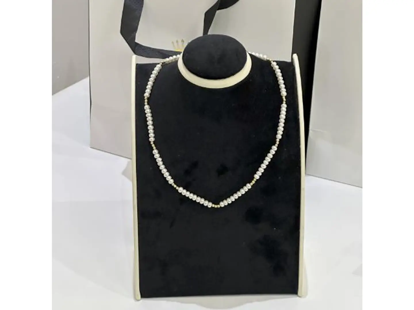 عقد لولو مع كرات الذهب