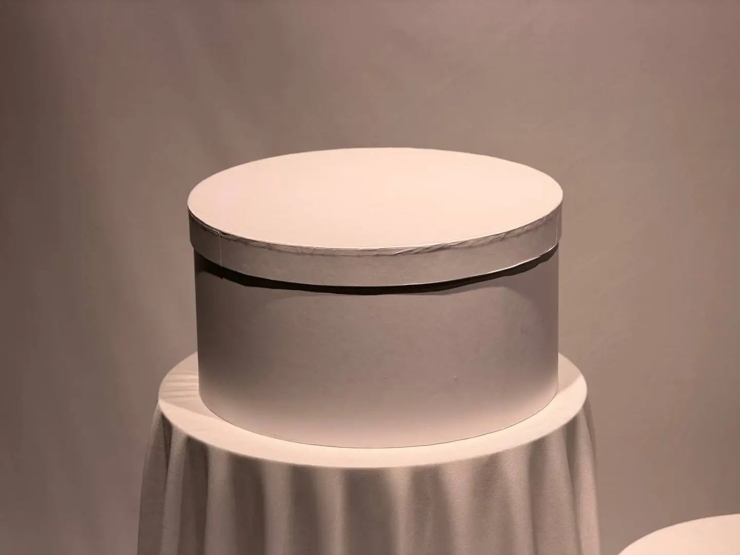 صندوق الفخامة البيضاء كبير