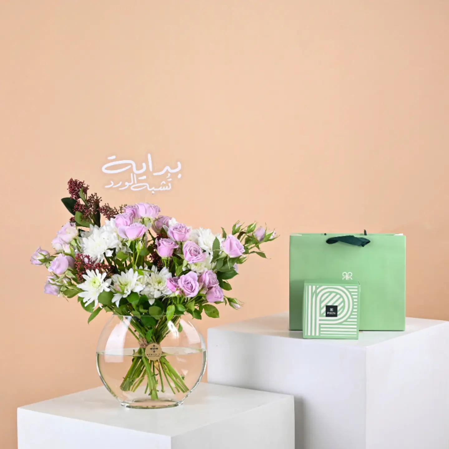 Rawnaq Vase With Chocolate