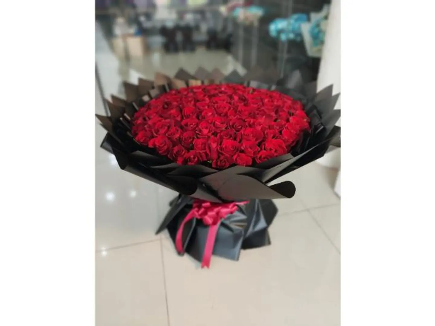 بوكيه ورد انيقه باللون الأحمر