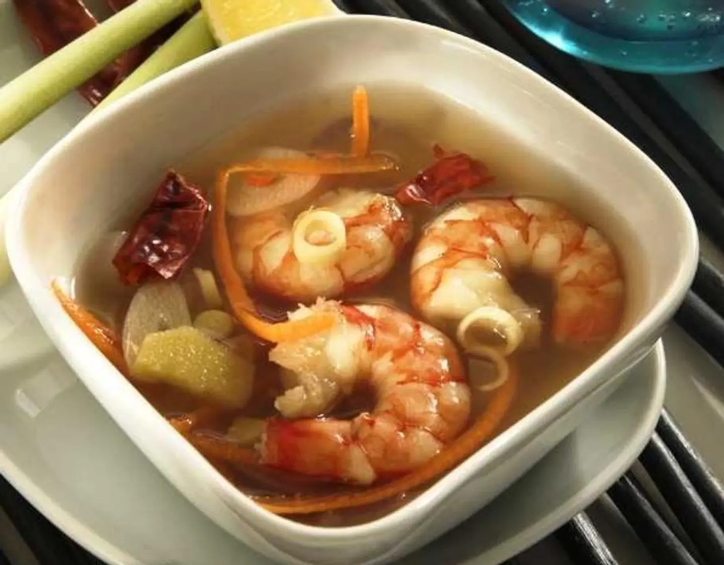 شوربة حارة وحامضة بالروبيان