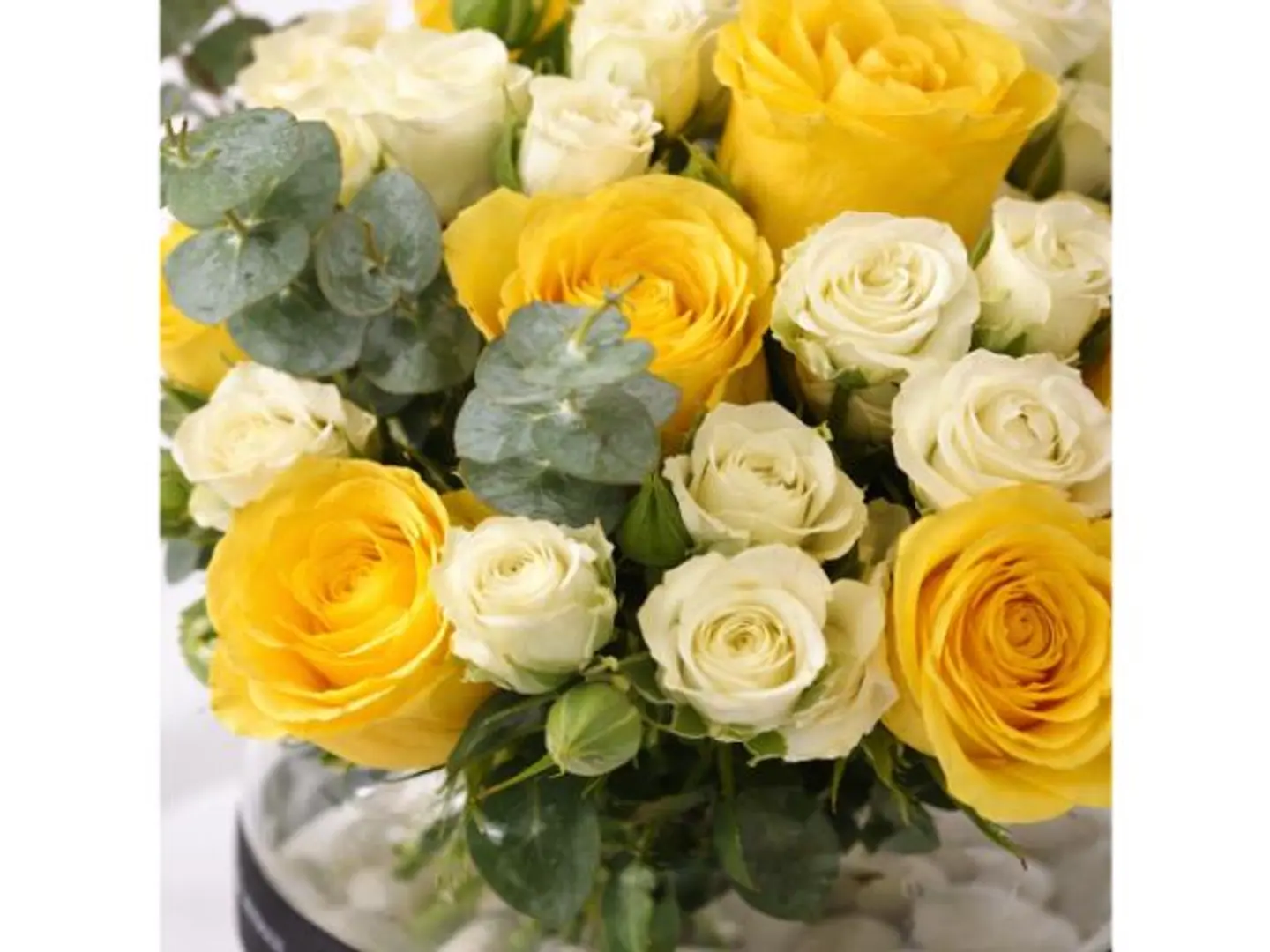 تنسيق سيراميك بزهور وردية وخضراء