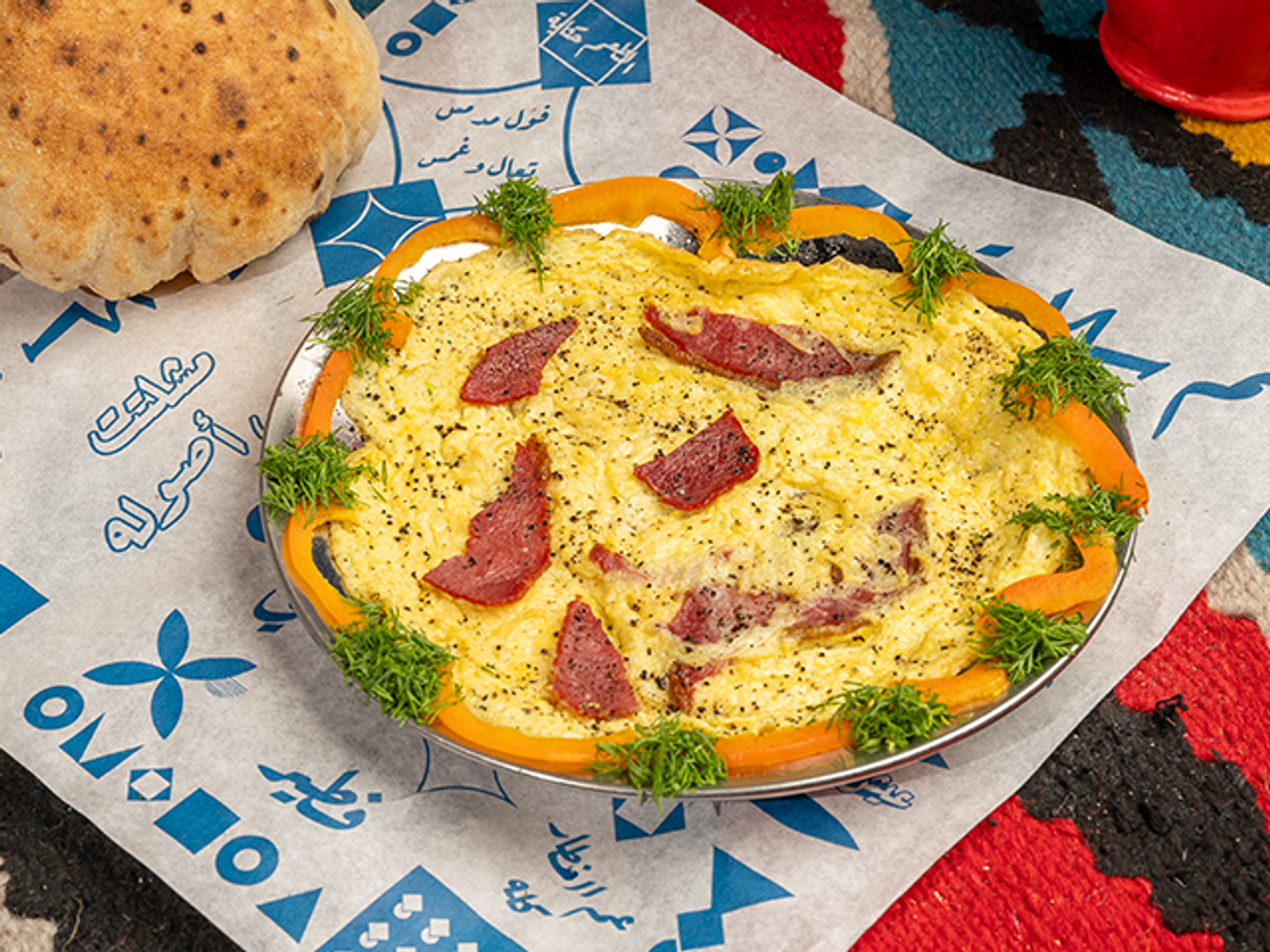 صحن بيض بالبسطرمة - وسط
