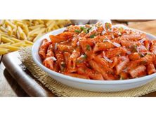 باستا حمراء مع دجاج