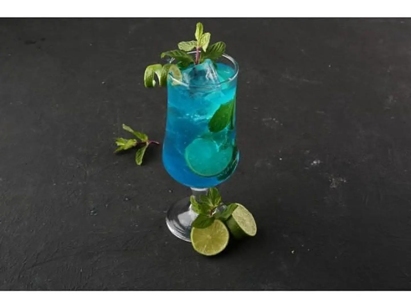 موهيتو توت أزرق