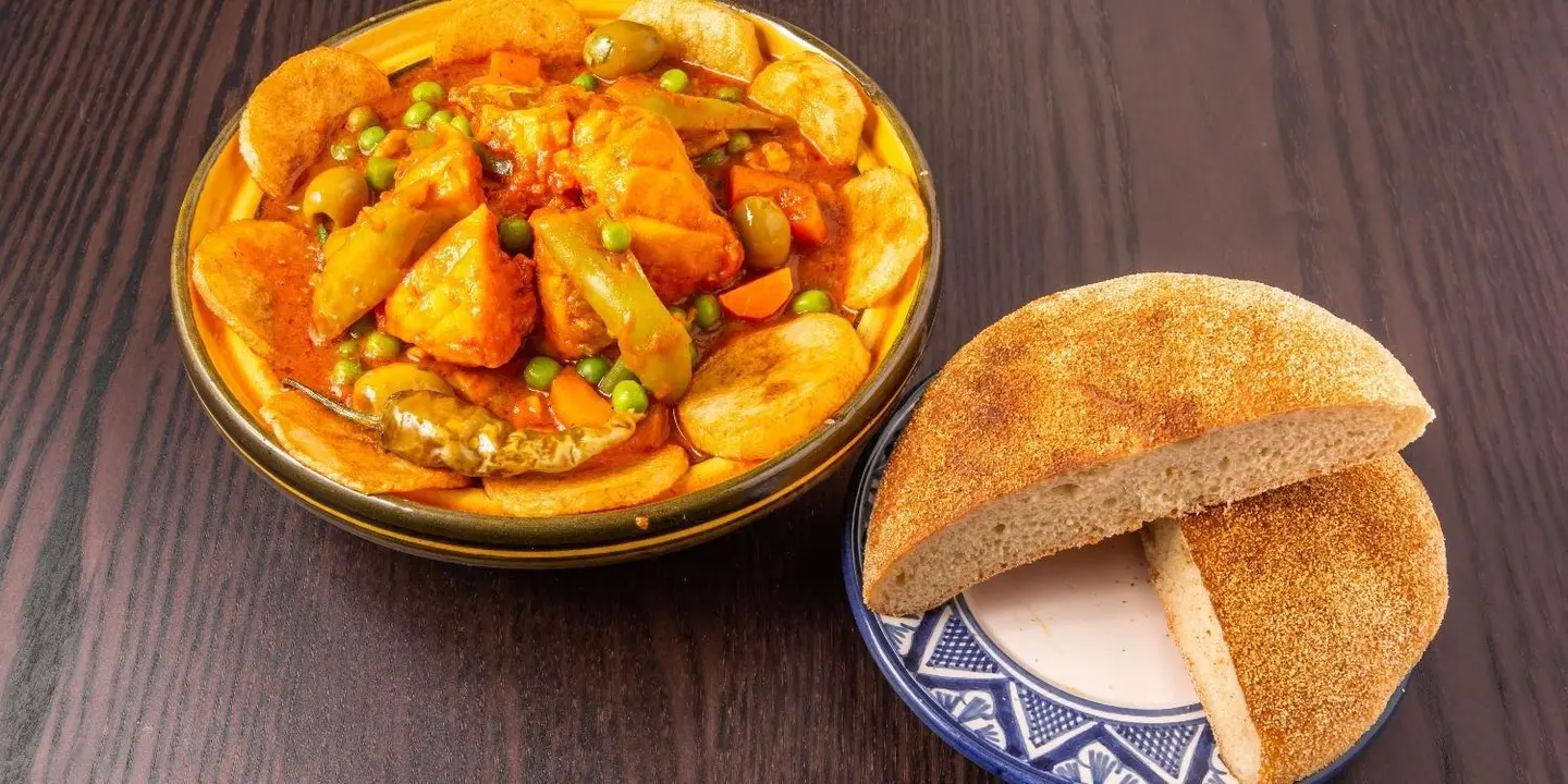 طاجن دجاج بالموزريلا والخضار