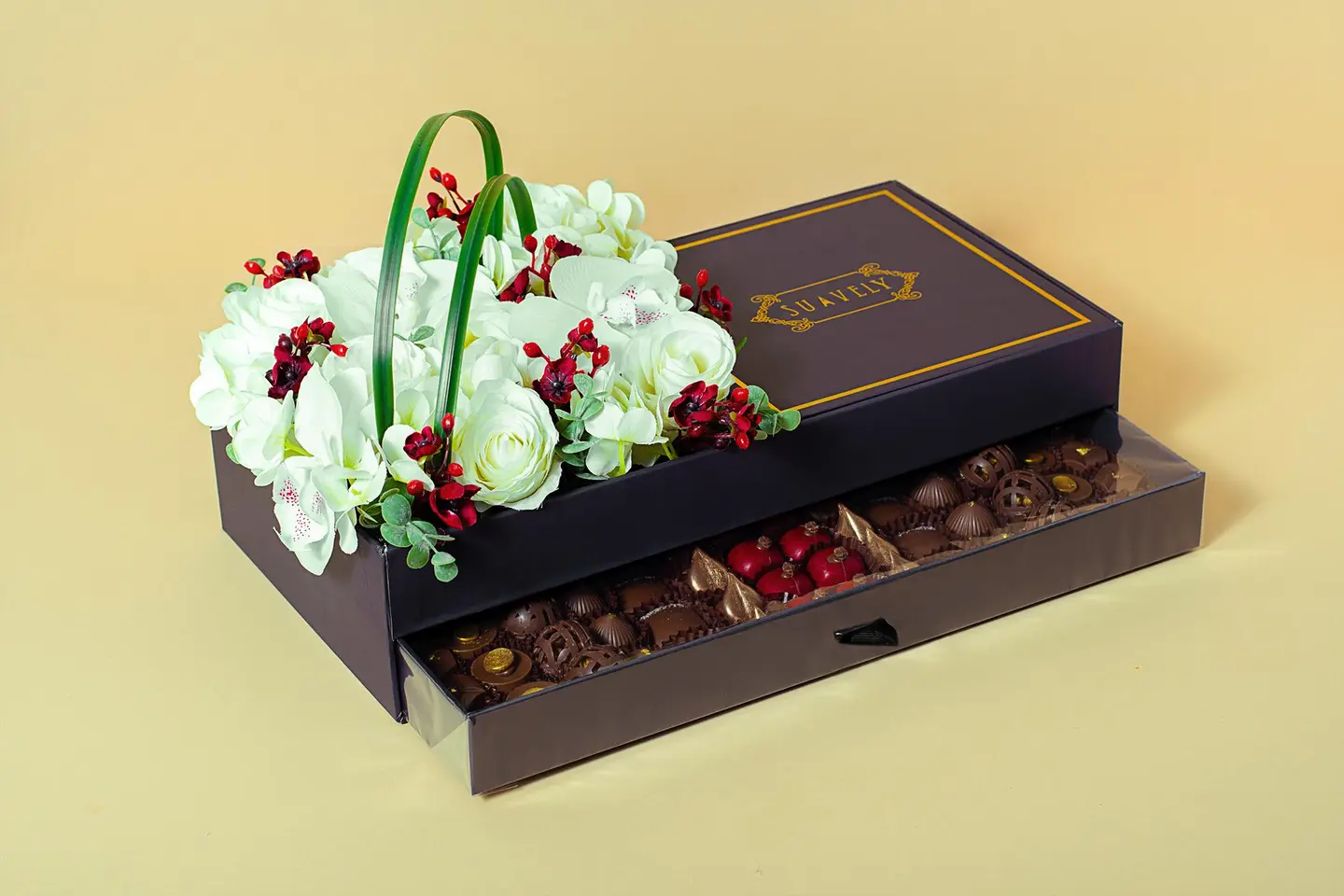 Sahab Box With Pomegranate Chocolate Roses