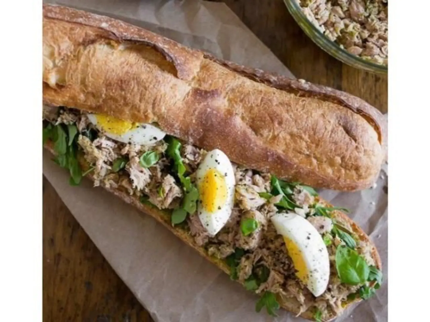 ساندوتش بيض مسلوق جبن