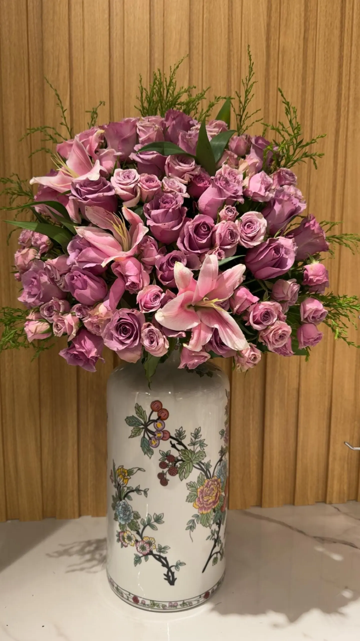 فازة خزفية بزخارف أنيقة 1