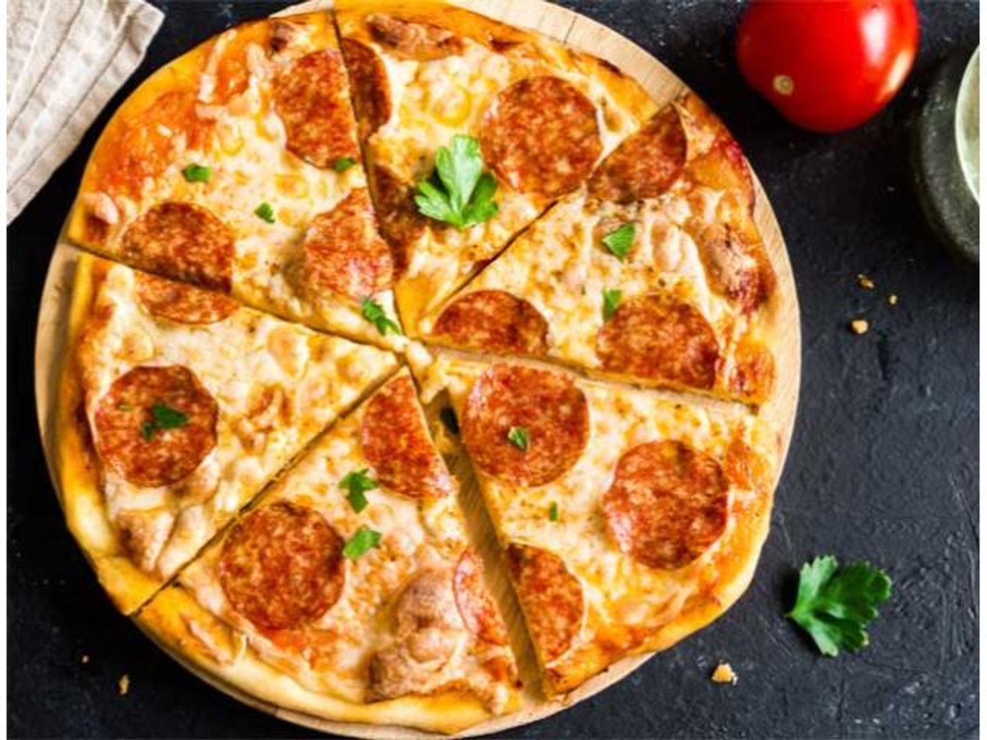 بيتزا قطع دجاج مع بيبروني