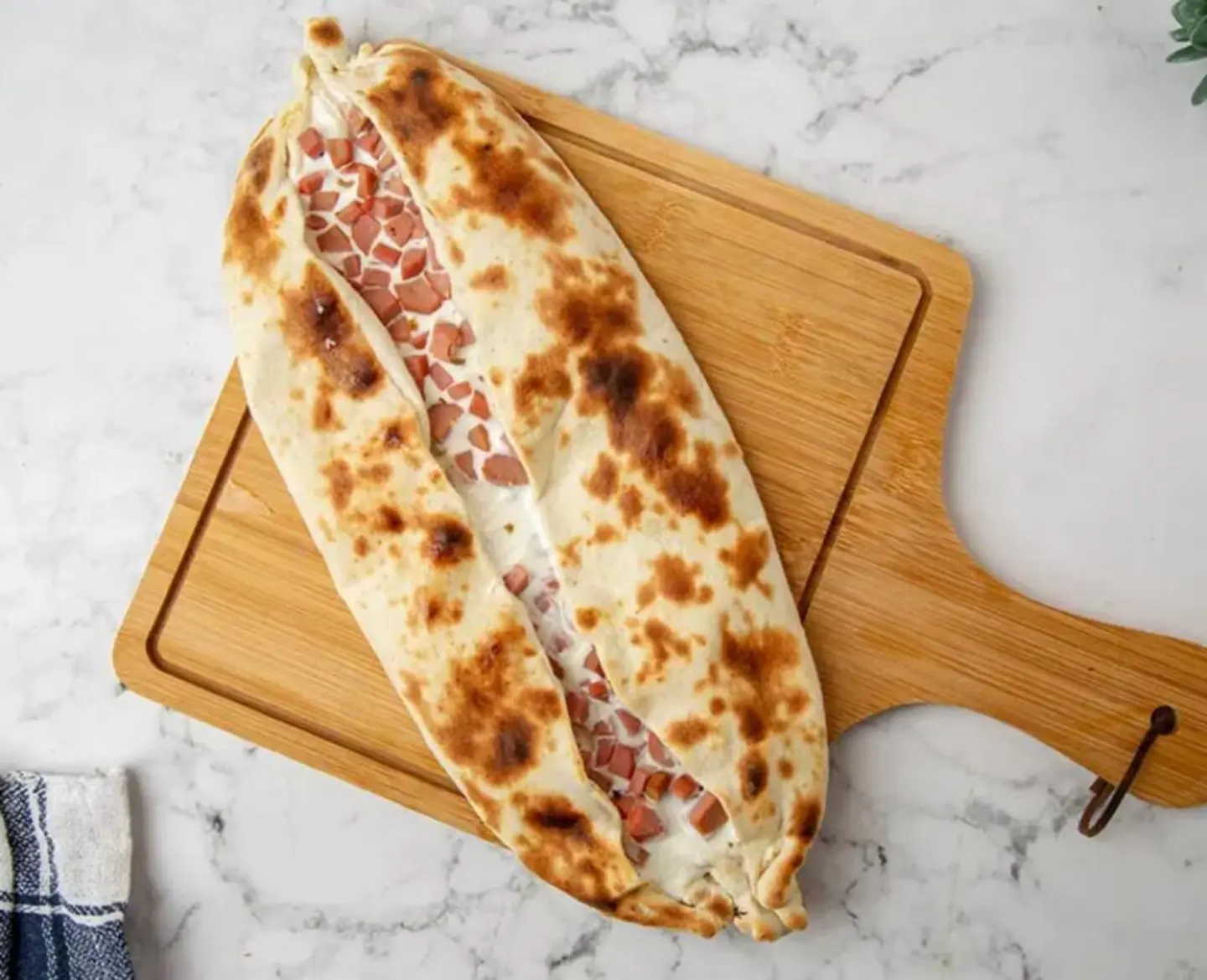 فطيرة جبنة بيبروني