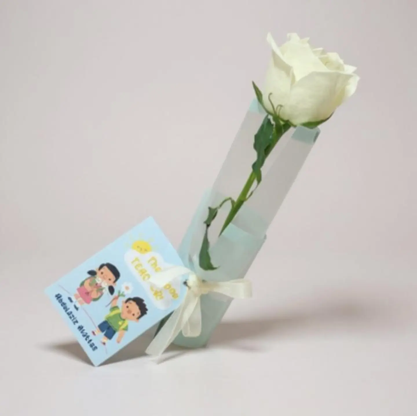 توزيعات ورد الجوري بالحبة مع عبارة