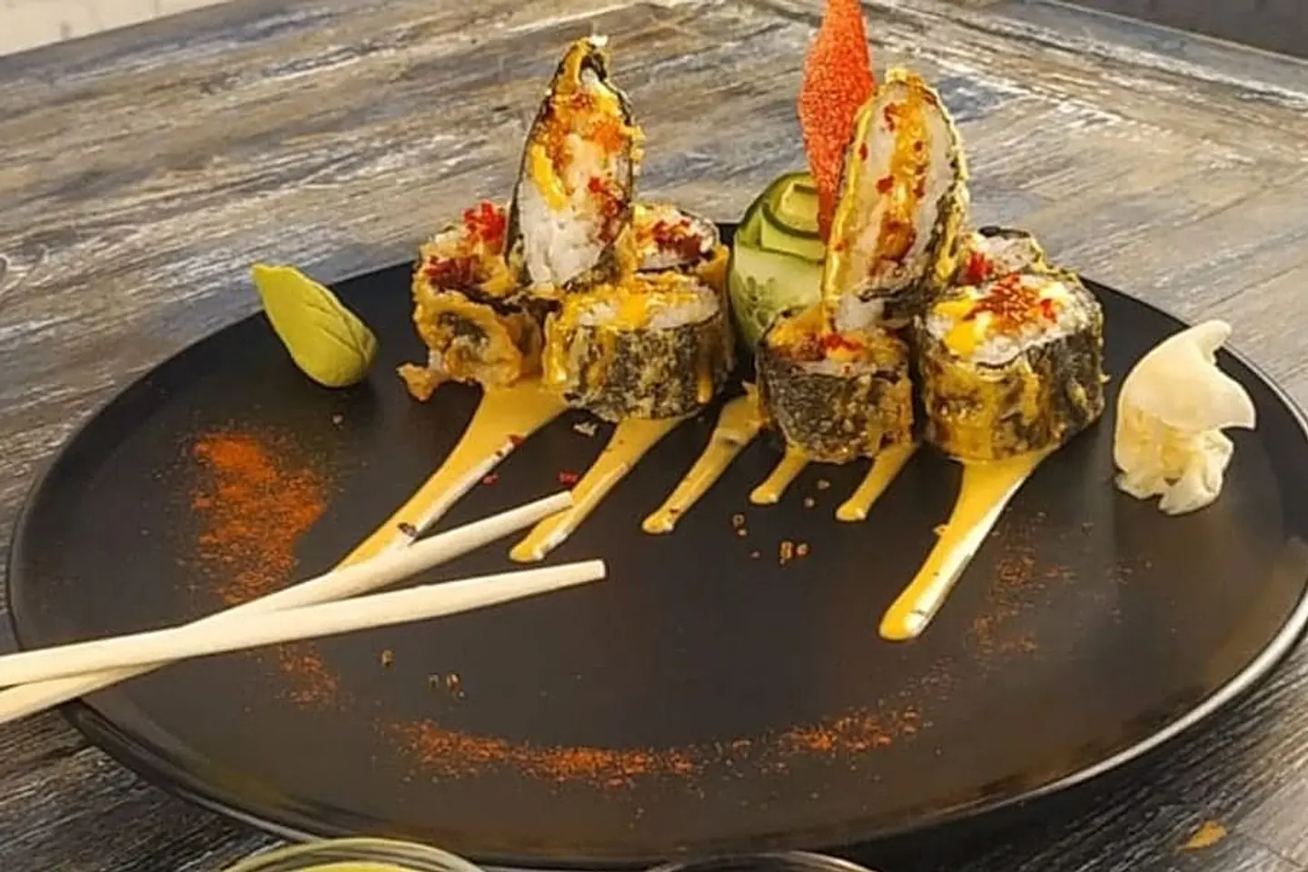 فولكانو رول سوشي