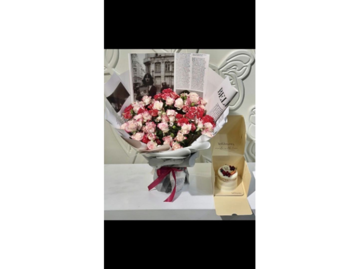 Mini Cake With A Bouquet Of Roses