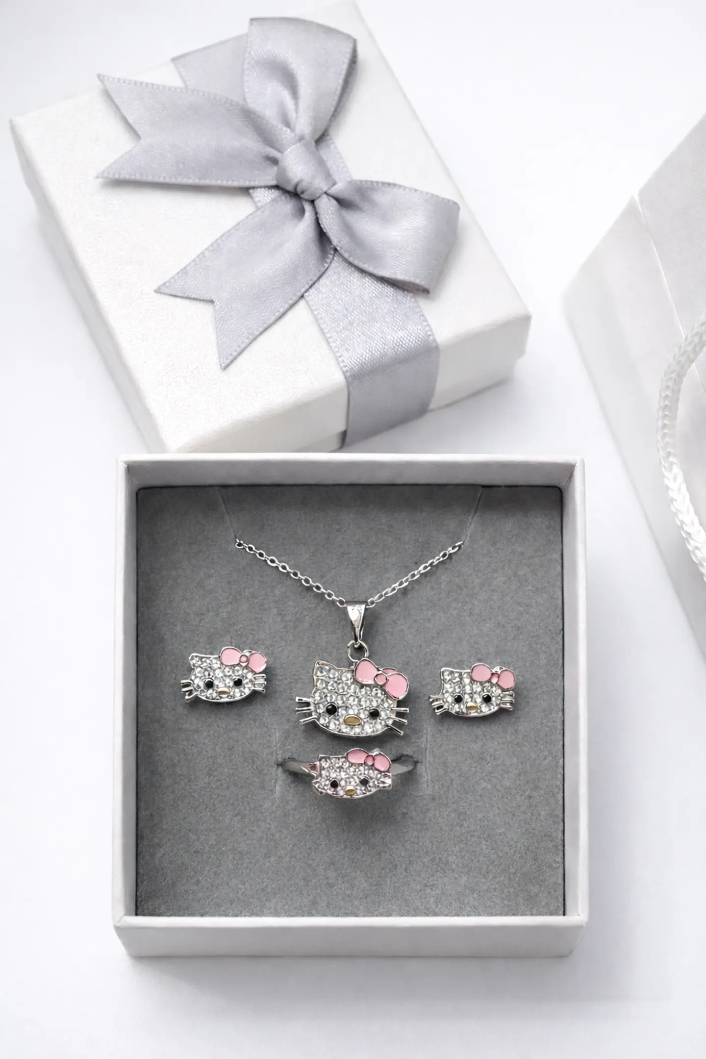 طقم هالو كيتي الأنيق