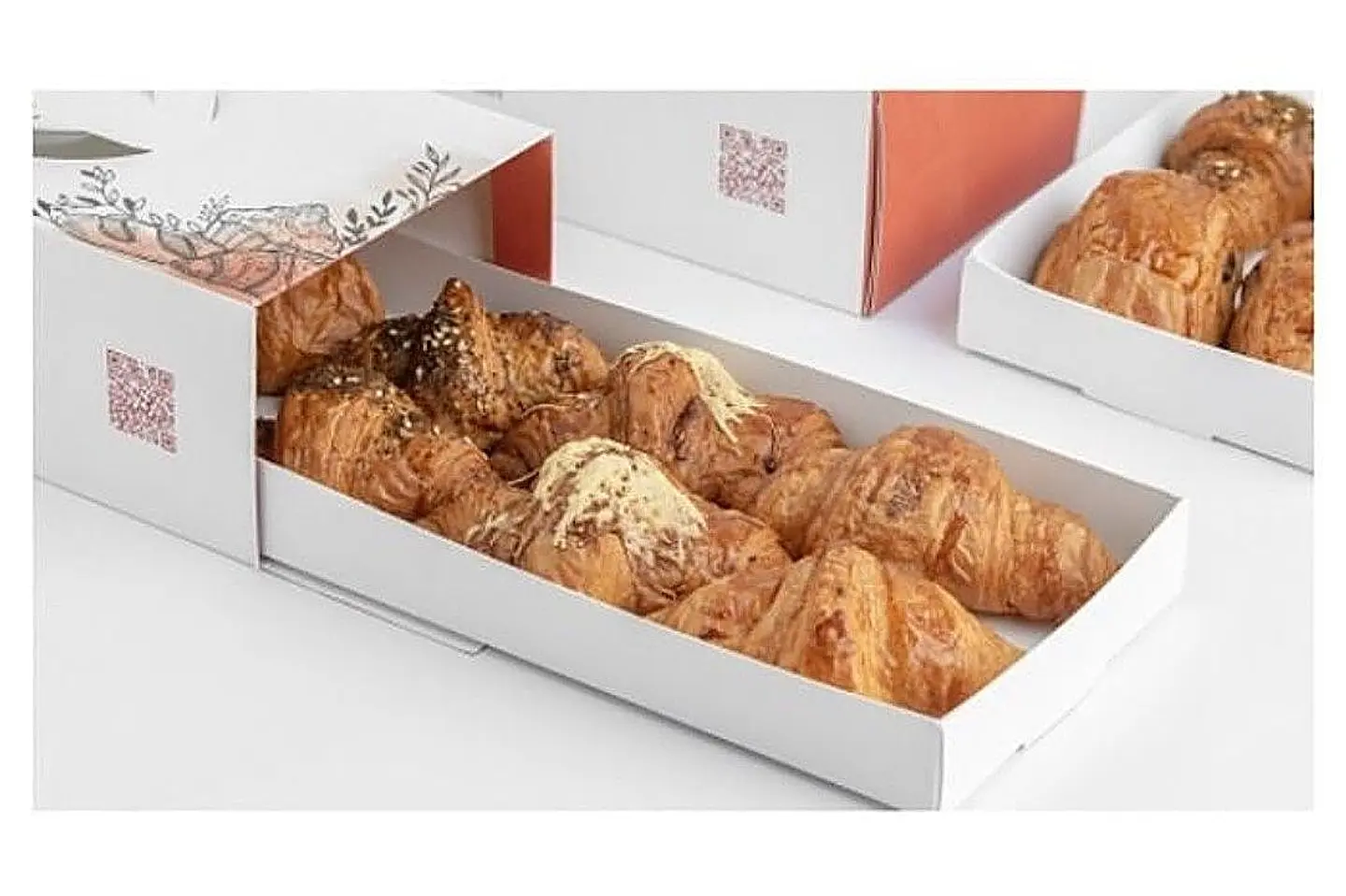 Mini Croissant Box 18