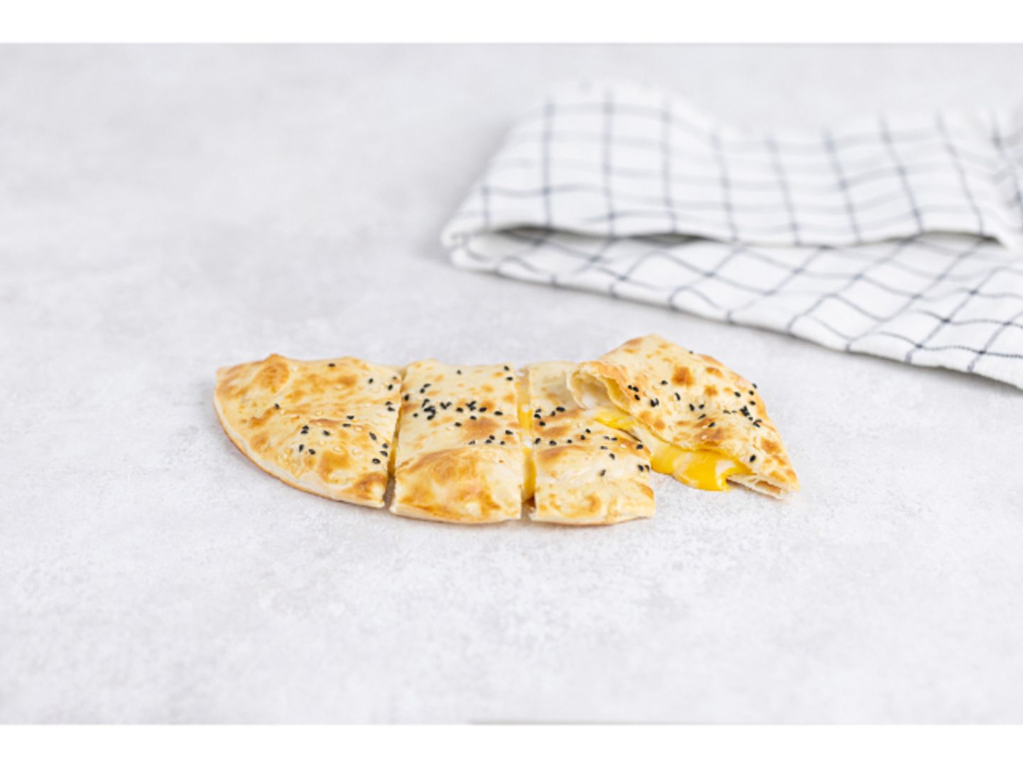 فطيرة جبن حلوم