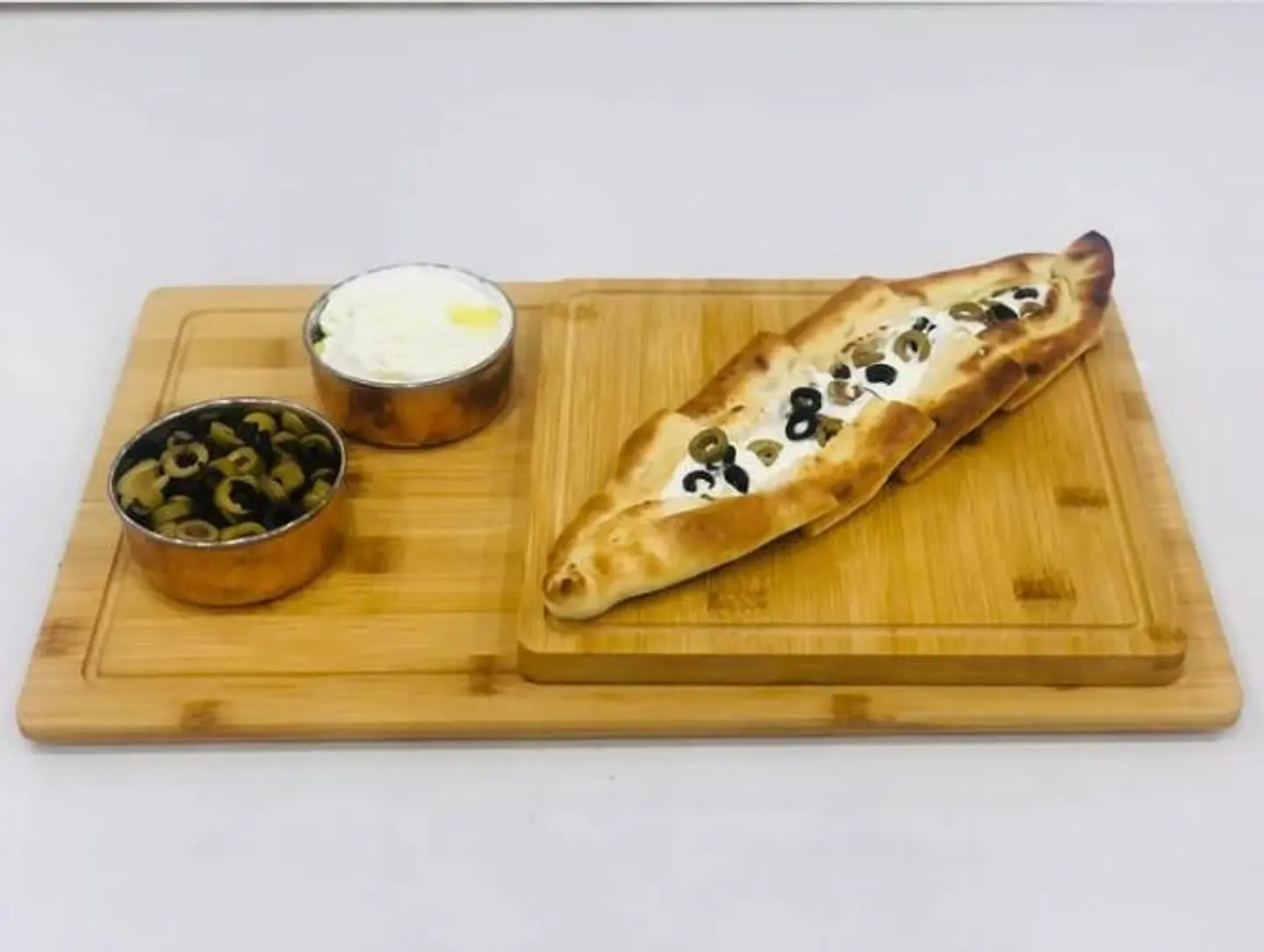 فطيرة جبن بالزيتون