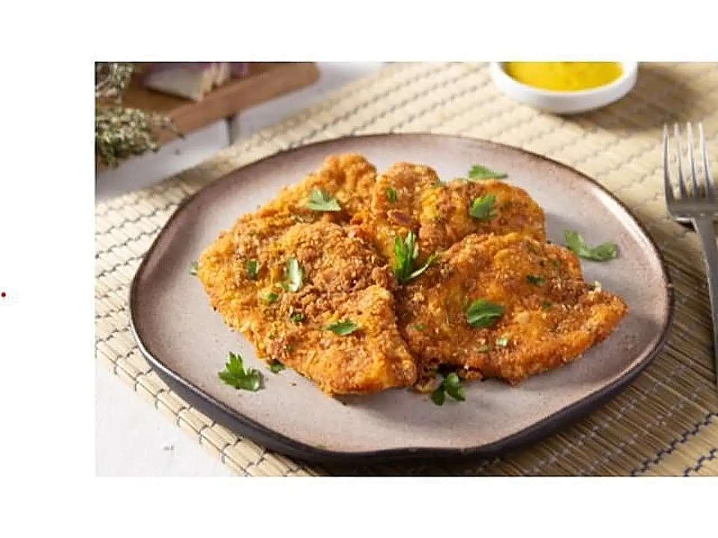 Bani Chicken With Lettuce, Green Pepper And Pineapple In Sweet And Sour Sauce