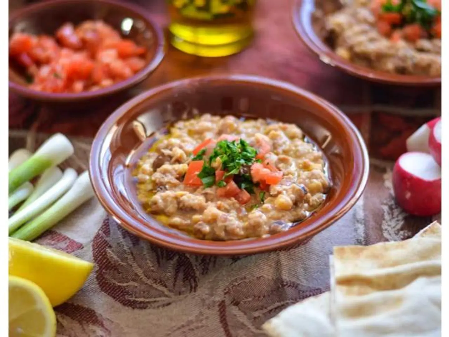 علبة فول مع التونة